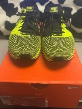 Nike Flyknit Racer Neon Yellow & Black Running Shoes size 9.5